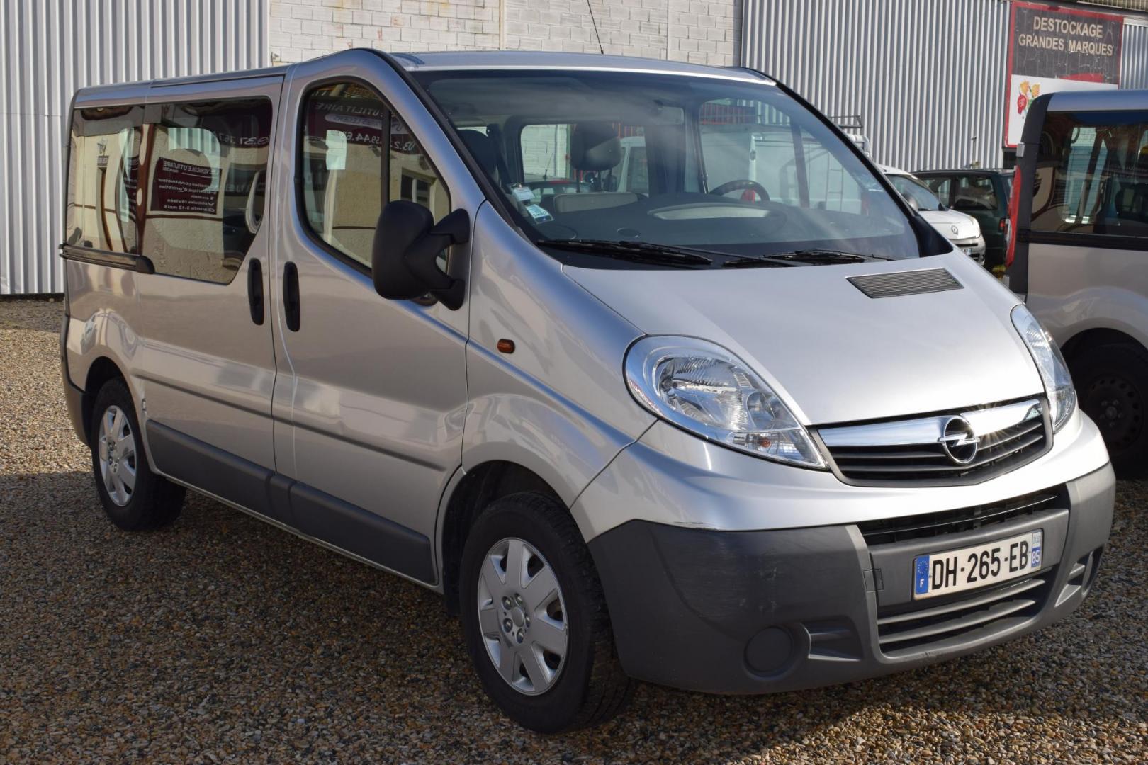 Opel vivaro 2.0cdti 90 minibus 9places